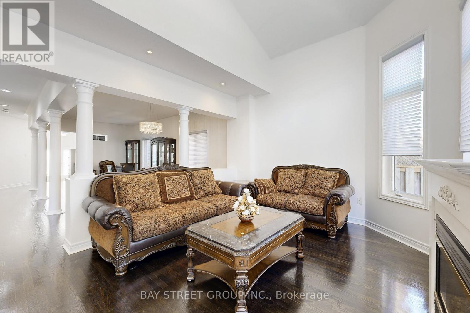 103 Colesbrook Road, Richmond Hill, Ontario  L4S 2G3 - Photo 5 - N12589238