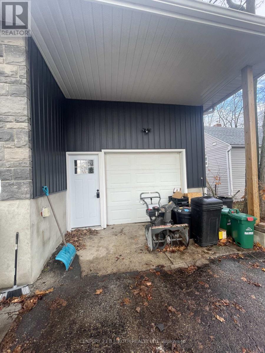 56 Olive Crescent, Orillia, Ontario  L3V 1G1 - Photo 3 - S12589226