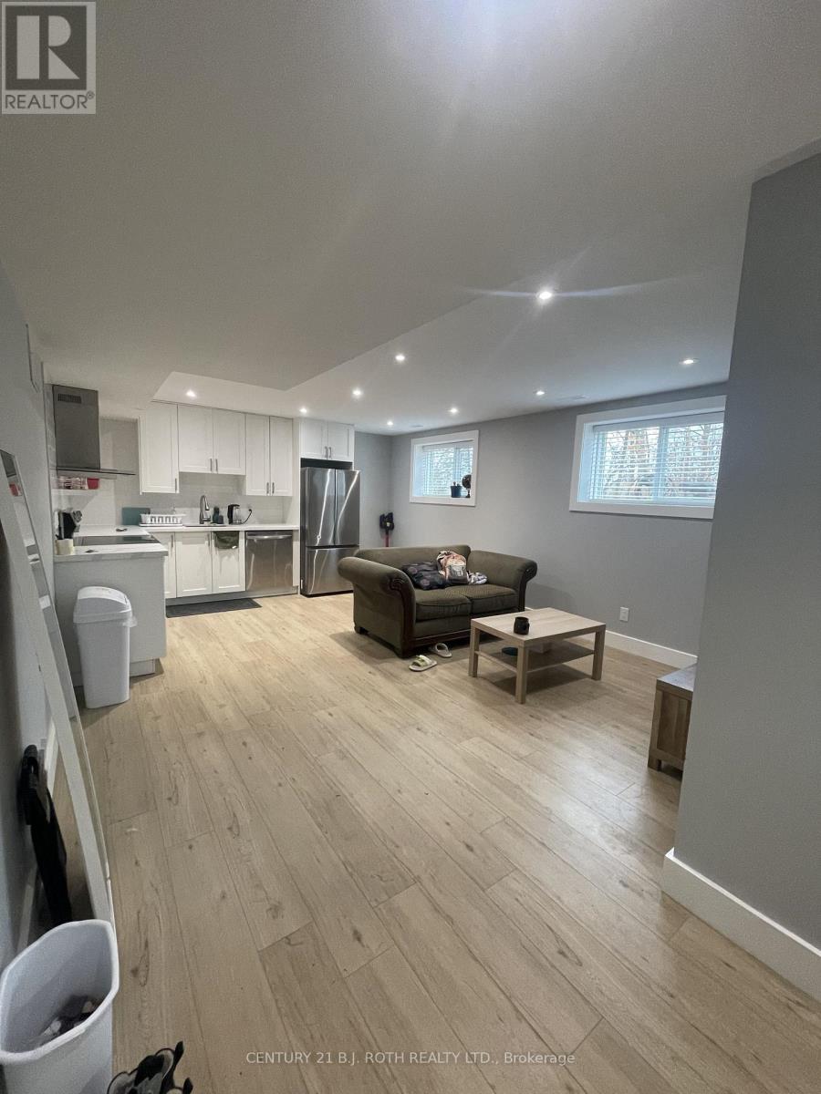 56 Olive Crescent, Orillia, Ontario  L3V 1G1 - Photo 4 - S12589226