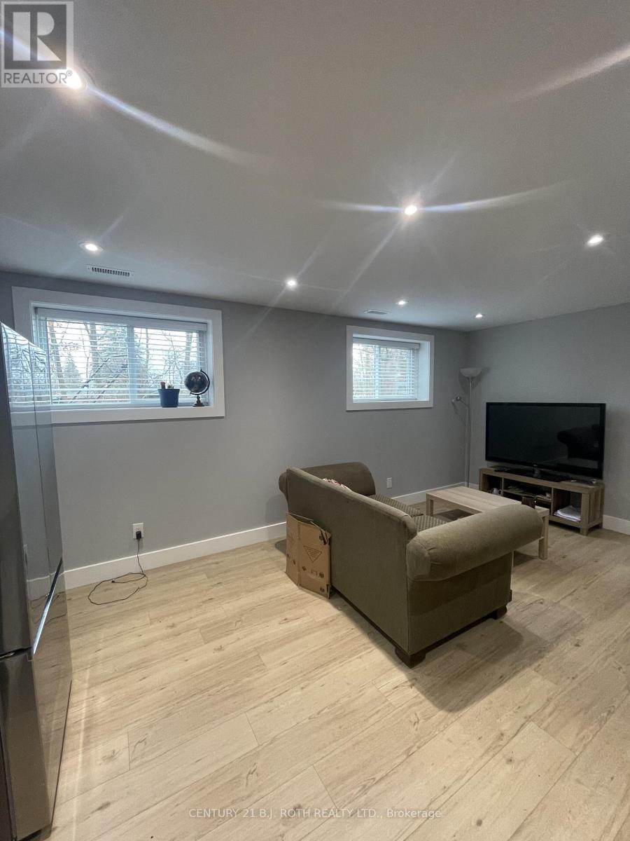 56 Olive Crescent, Orillia, Ontario  L3V 1G1 - Photo 7 - S12589226