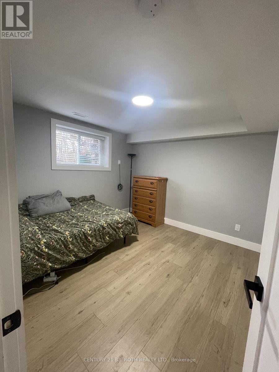 56 Olive Crescent, Orillia, Ontario  L3V 1G1 - Photo 9 - S12589226