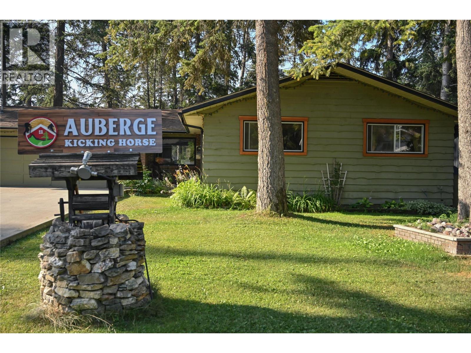 1306 Selkirk Drive, Golden, British Columbia