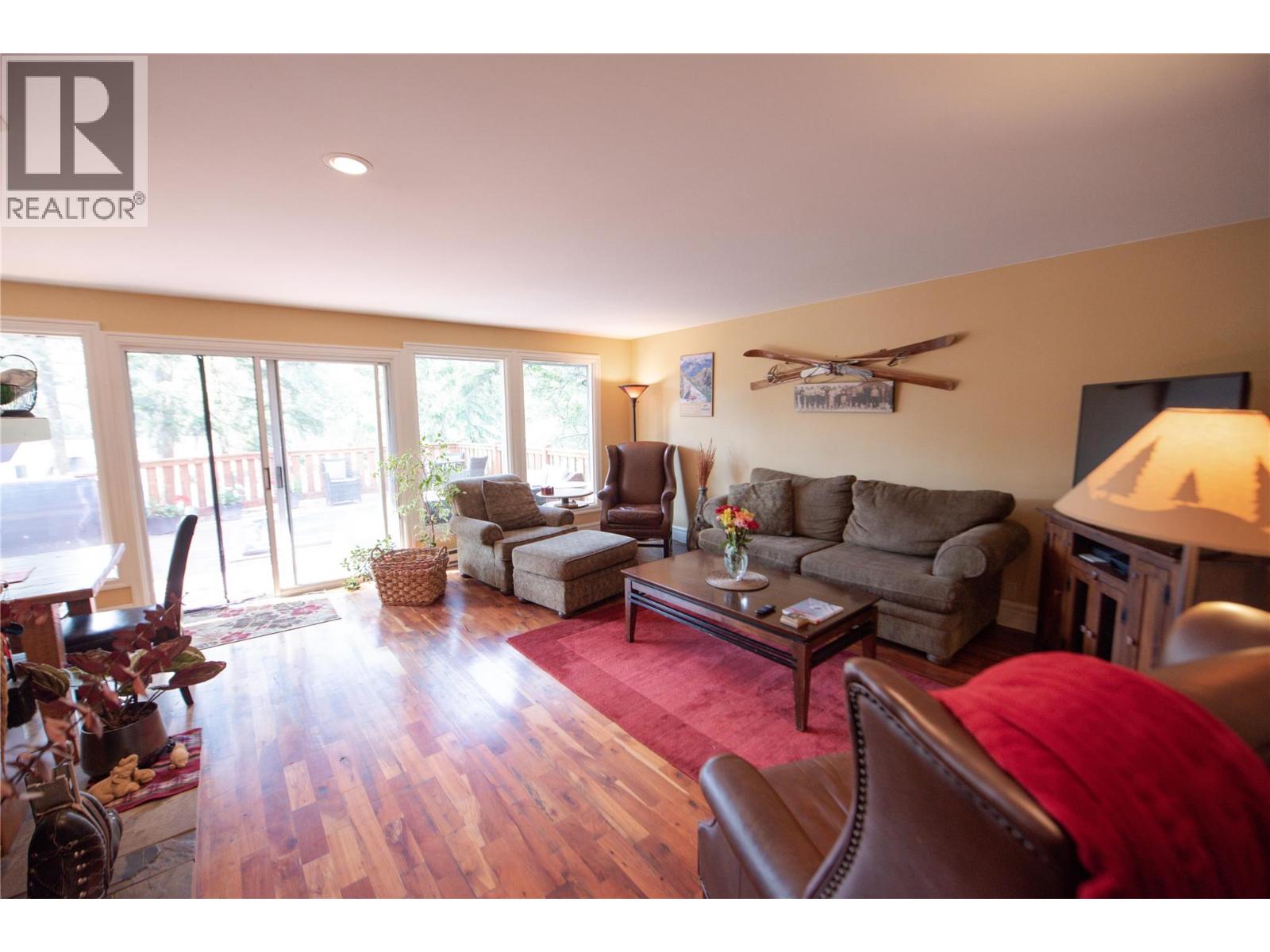 1306 Selkirk Drive, Golden, British Columbia  V0A 1H6 - Photo 4 - 10370134