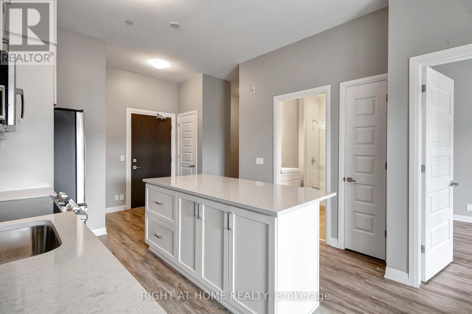 603 - 102 Grovewood Common, Oakville, Ontario  L6H 0X2 - Photo 15 - W12589228