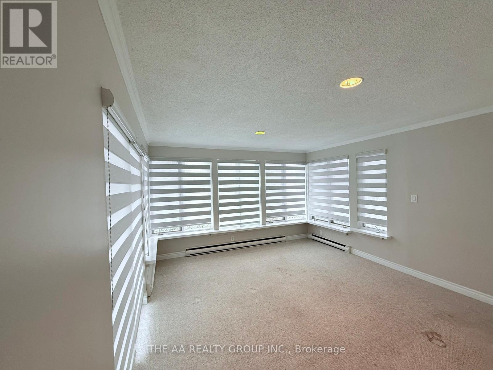 65 Hillside Drive, Brampton, Ontario  L6S 1A5 - Photo 17 - W12589232