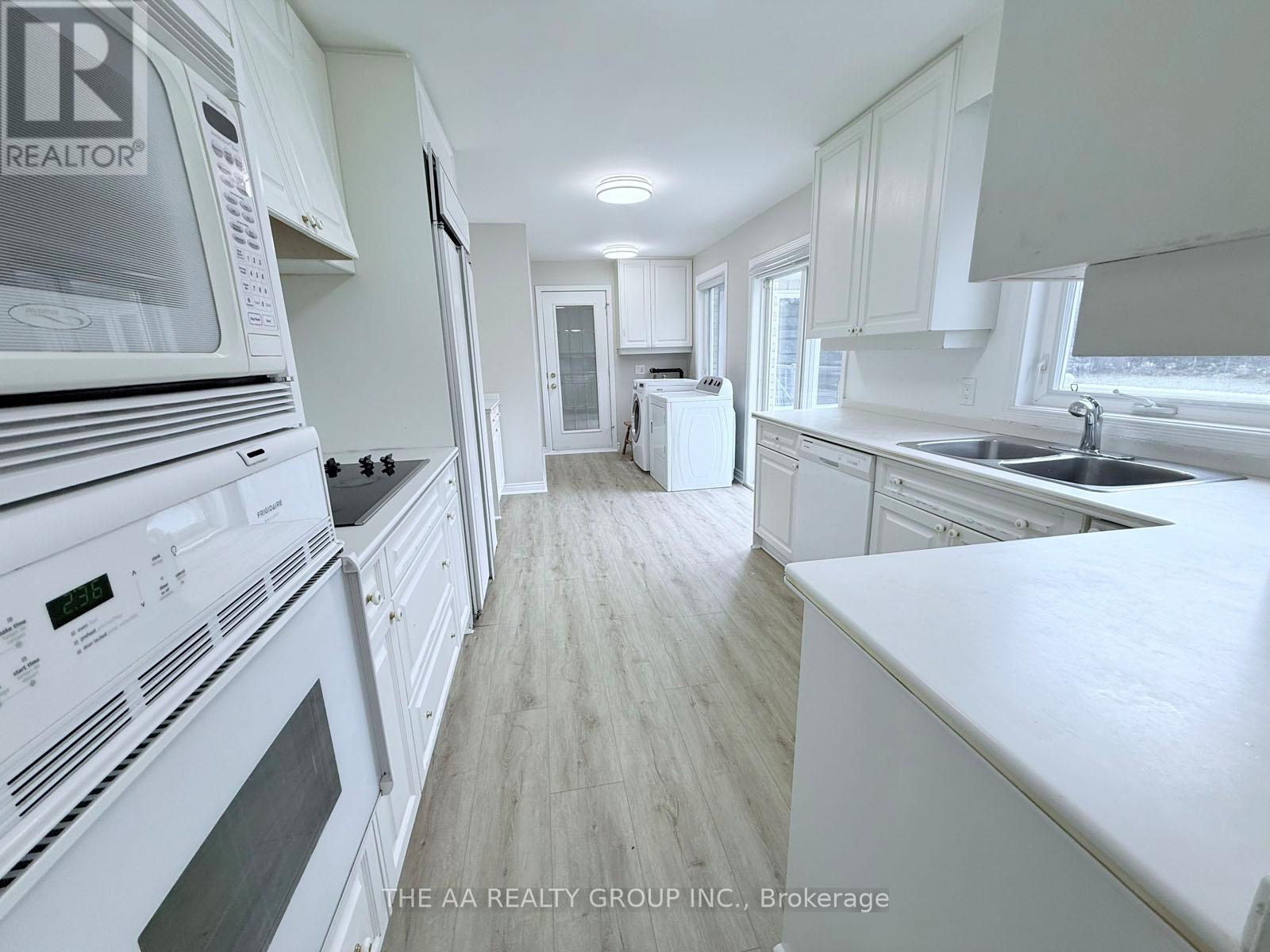 65 Hillside Drive, Brampton, Ontario  L6S 1A5 - Photo 23 - W12589232