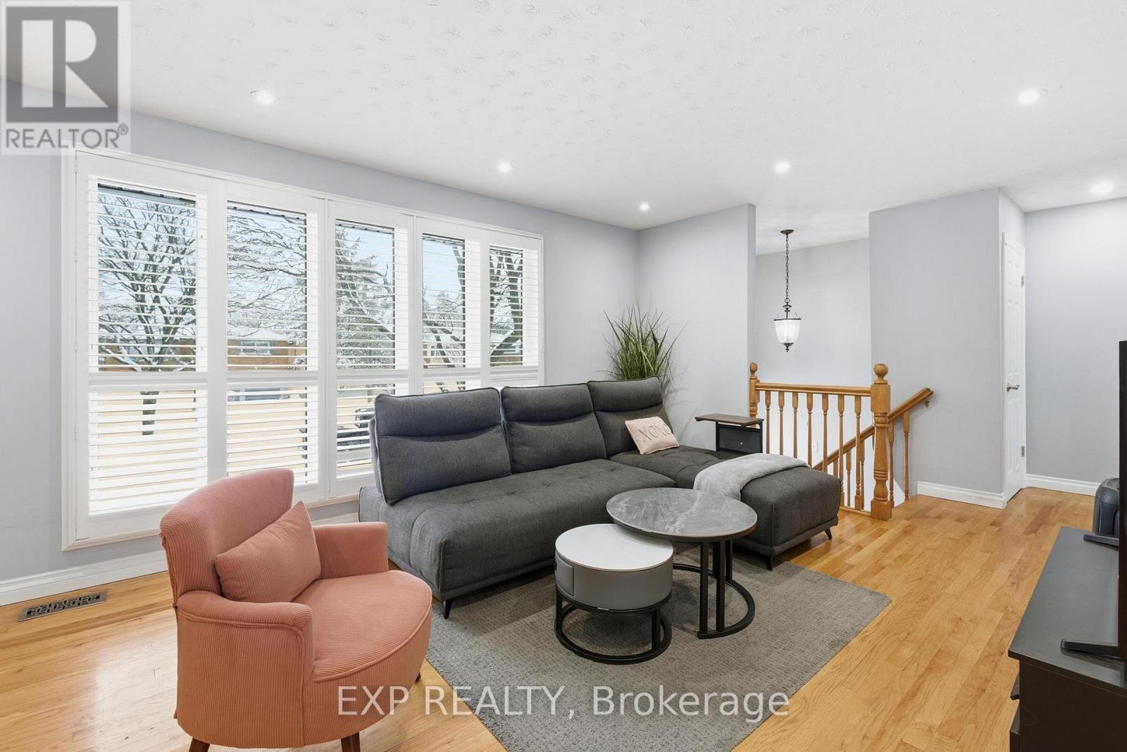 364 Roselawn Place, Waterloo, Ontario  N2L 5P1 - Photo 5 - X12589242