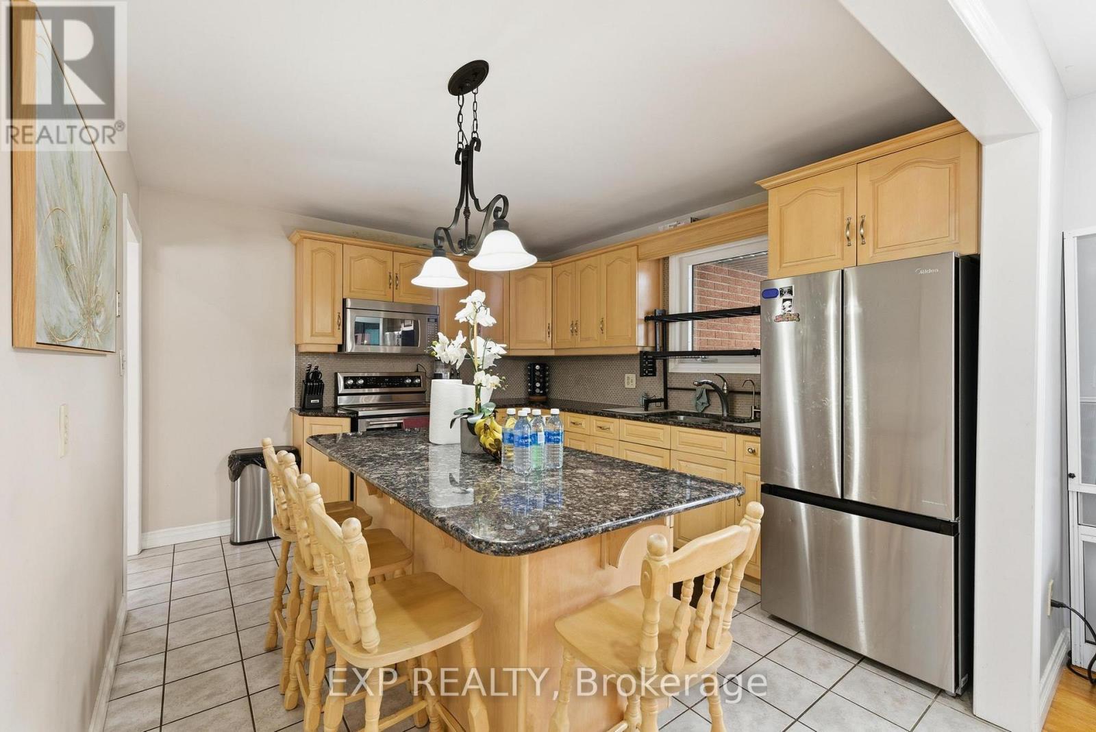 364 Roselawn Place, Waterloo, Ontario  N2L 5P1 - Photo 8 - X12589242