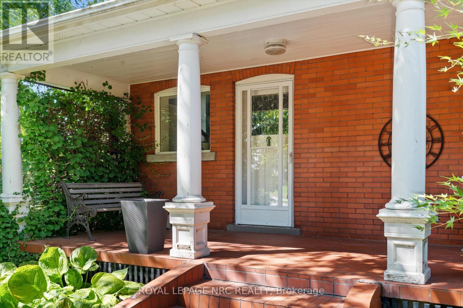 326 Lakeshore Road, Niagara-On-The-Lake, Ontario  L0S 1J0 - Photo 3 - X12589252