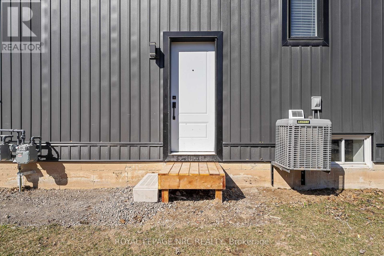 Lower - 668 Quaker Road, Welland, Ontario  L3C 3H2 - Photo 3 - X12589266