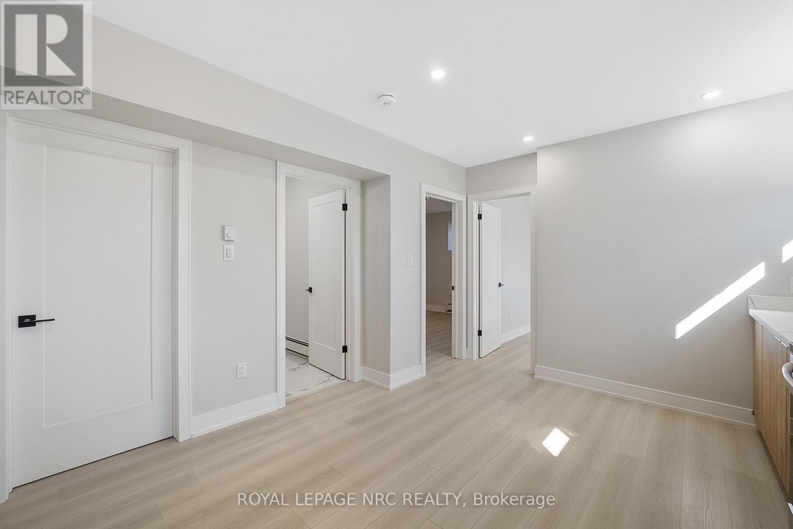 Lower - 668 Quaker Road, Welland, Ontario  L3C 3H2 - Photo 5 - X12589266