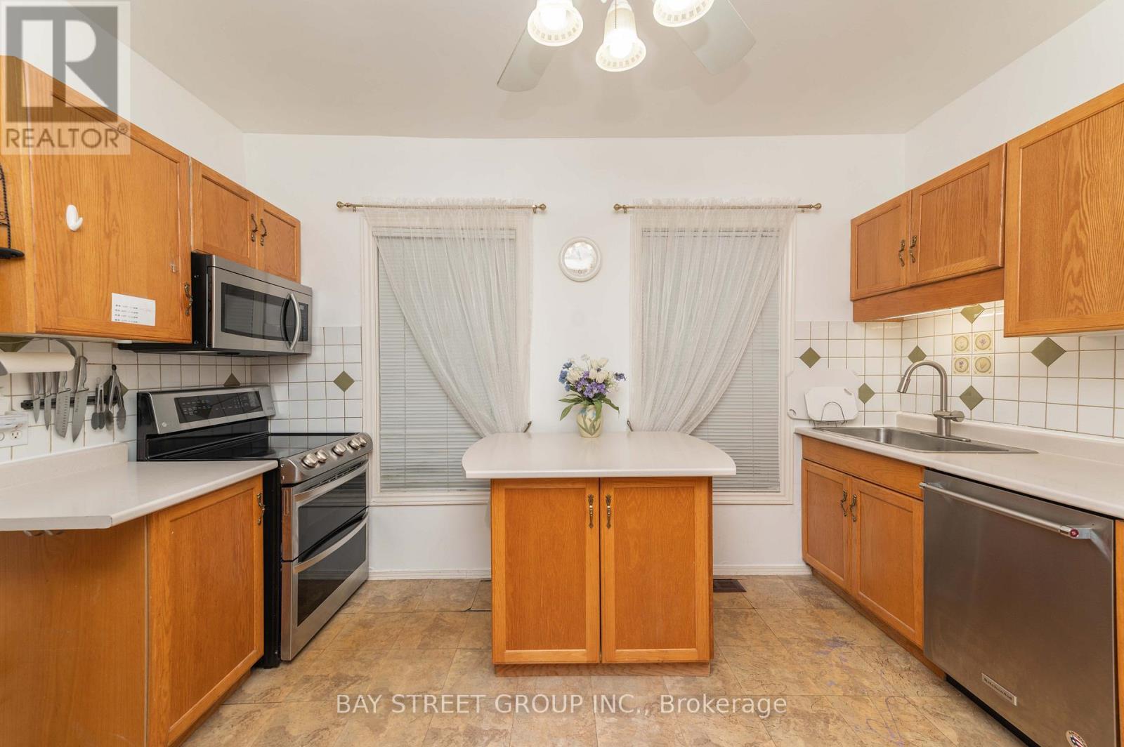 4467 John Street, Niagara Falls, Ontario  L2E 1A4 - Photo 17 - X12589276