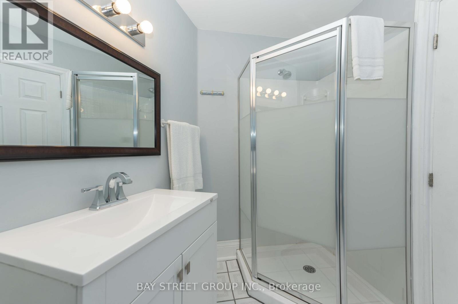 4467 John Street, Niagara Falls, Ontario  L2E 1A4 - Photo 20 - X12589276