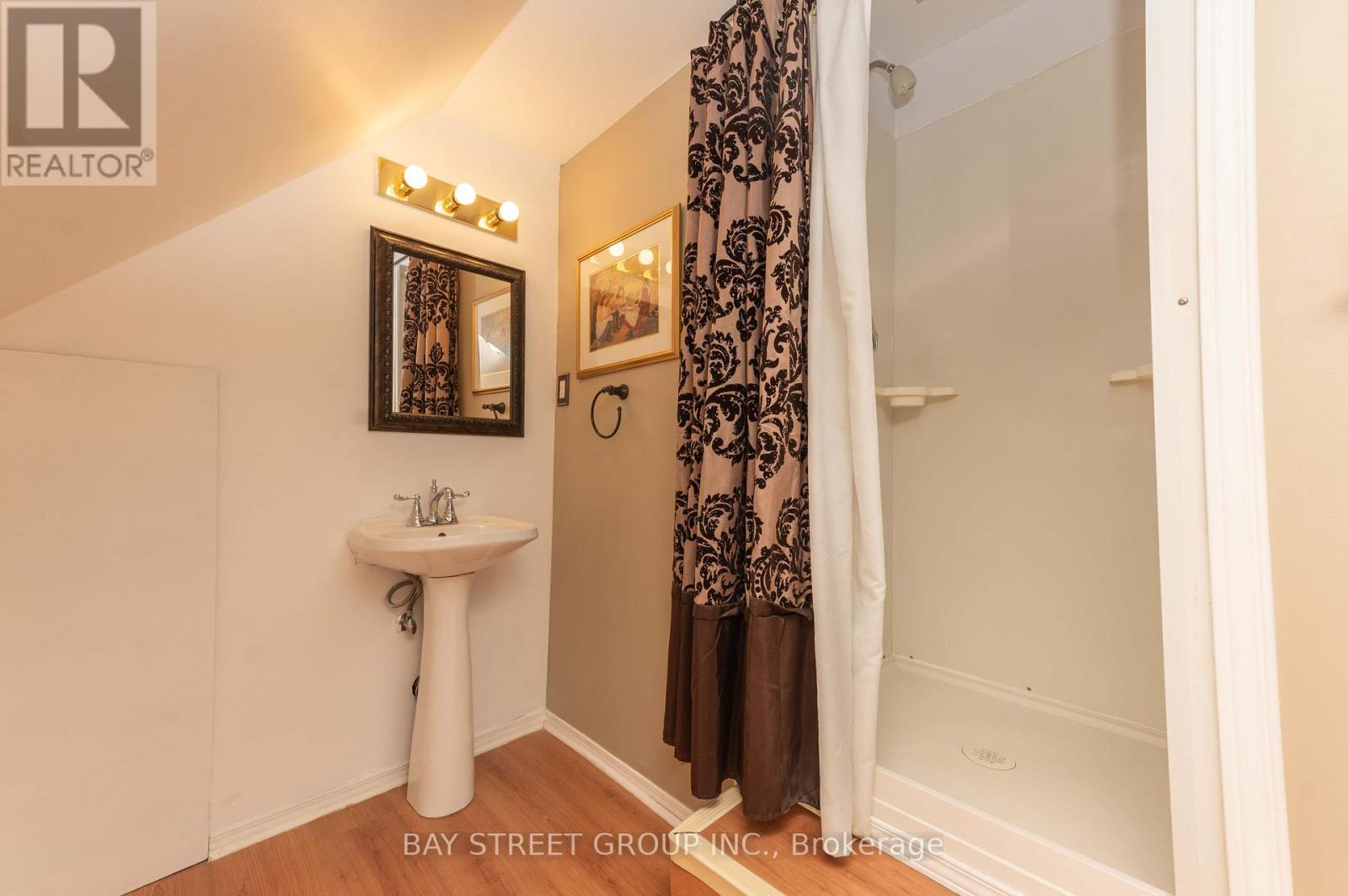 4467 John Street, Niagara Falls, Ontario  L2E 1A4 - Photo 24 - X12589276