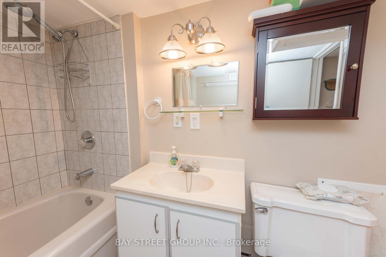 4467 John Street, Niagara Falls, Ontario  L2E 1A4 - Photo 32 - X12589276