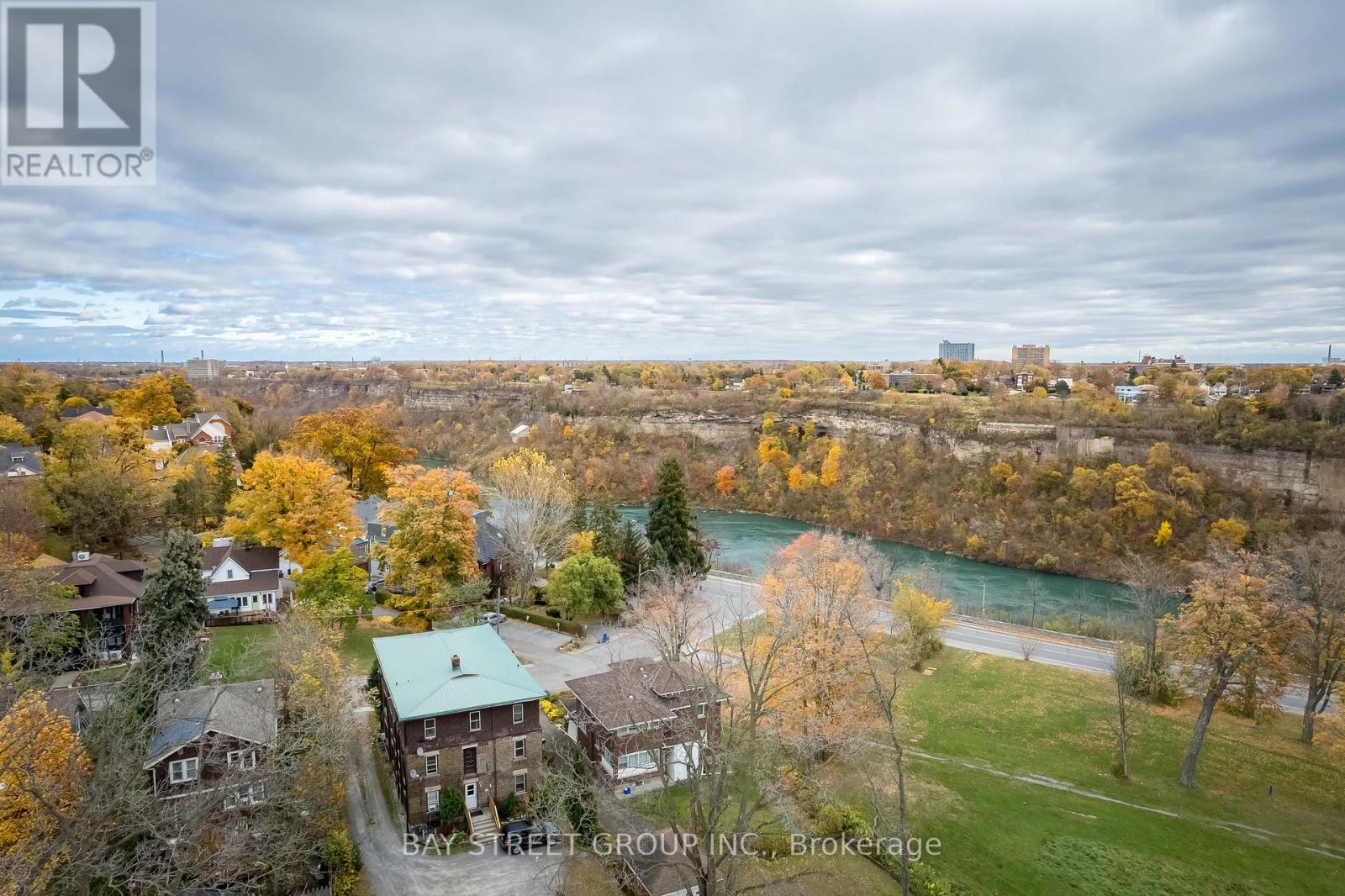 4467 John Street, Niagara Falls, Ontario  L2E 1A4 - Photo 4 - X12589276