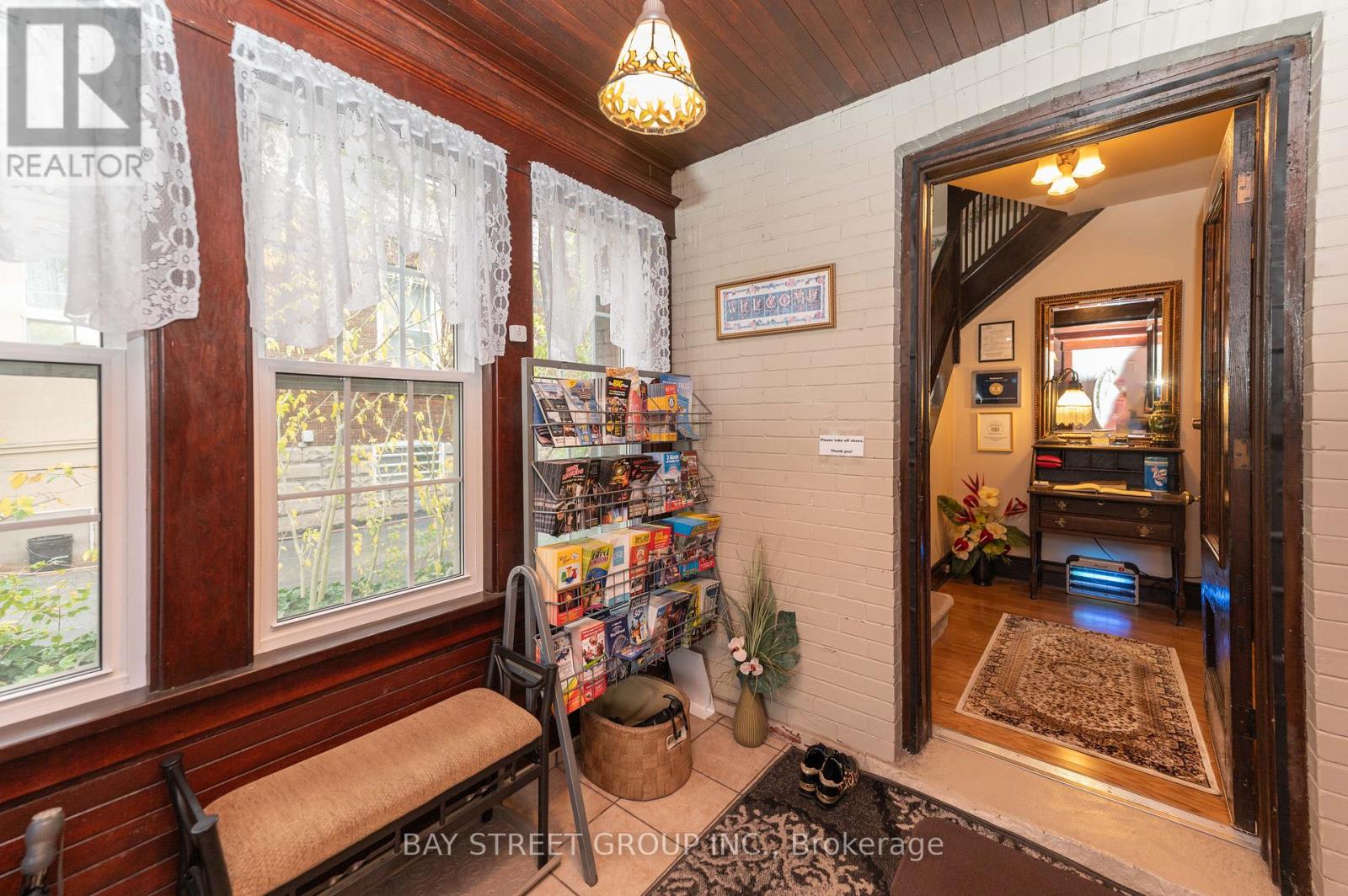 4467 John Street, Niagara Falls, Ontario  L2E 1A4 - Photo 7 - X12589276