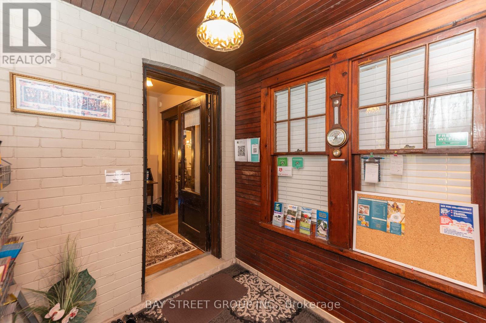 4467 John Street, Niagara Falls, Ontario  L2E 1A4 - Photo 8 - X12589276