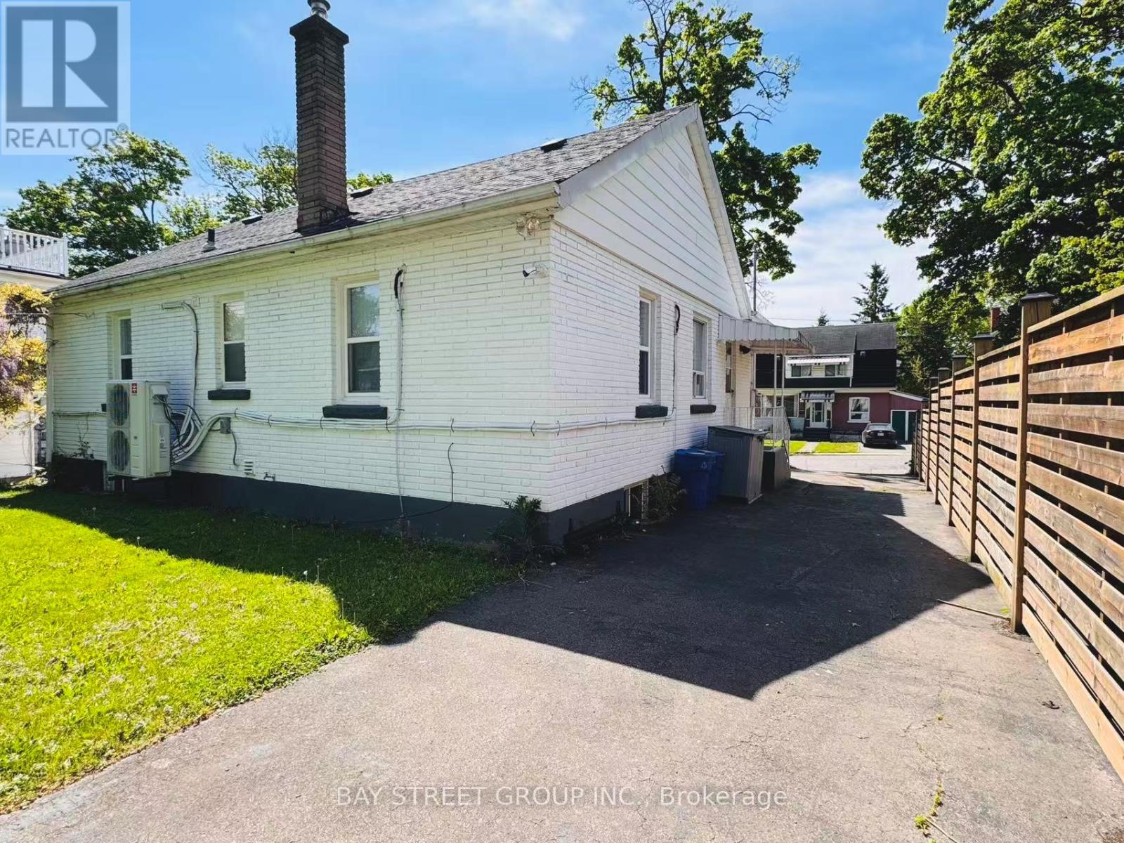 4305 Bampfield Street, Niagara Falls, Ontario  L2E 1G7 - Photo 2 - X12589286