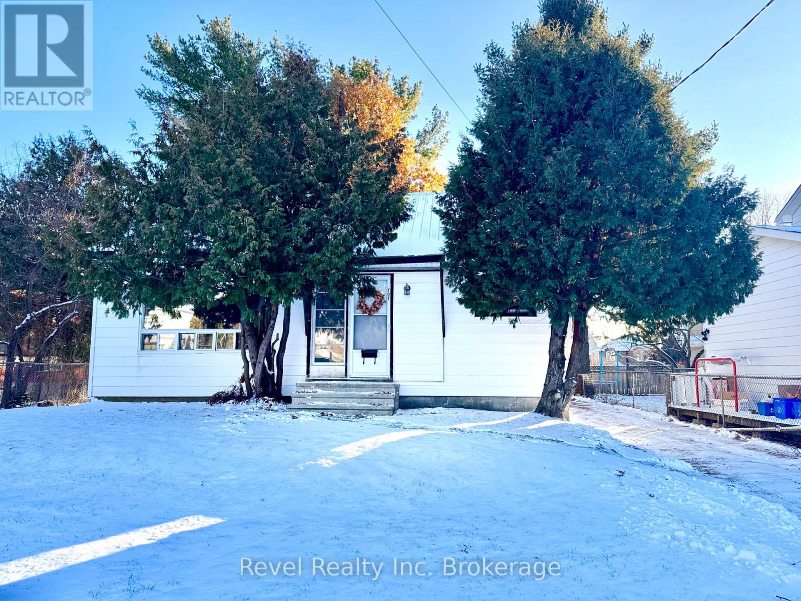 707 Bloem Street, North Bay, Ontario  P1B 4Z5 - Photo 3 - X12527508