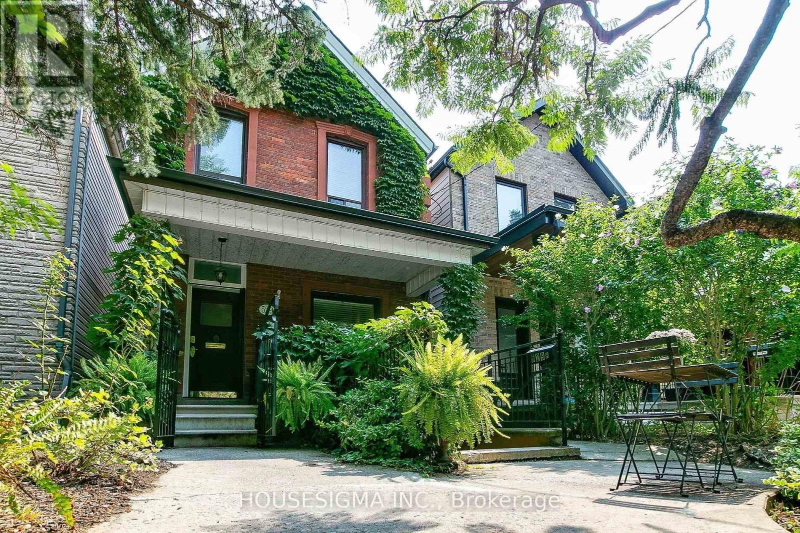 LOWER - 529 CRAWFORD STREET, Toronto, Ontario