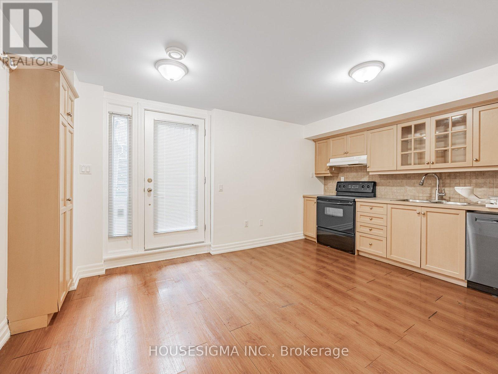Lower - 529 Crawford Street, Toronto, Ontario  M6G 3J9 - Photo 2 - C12589282
