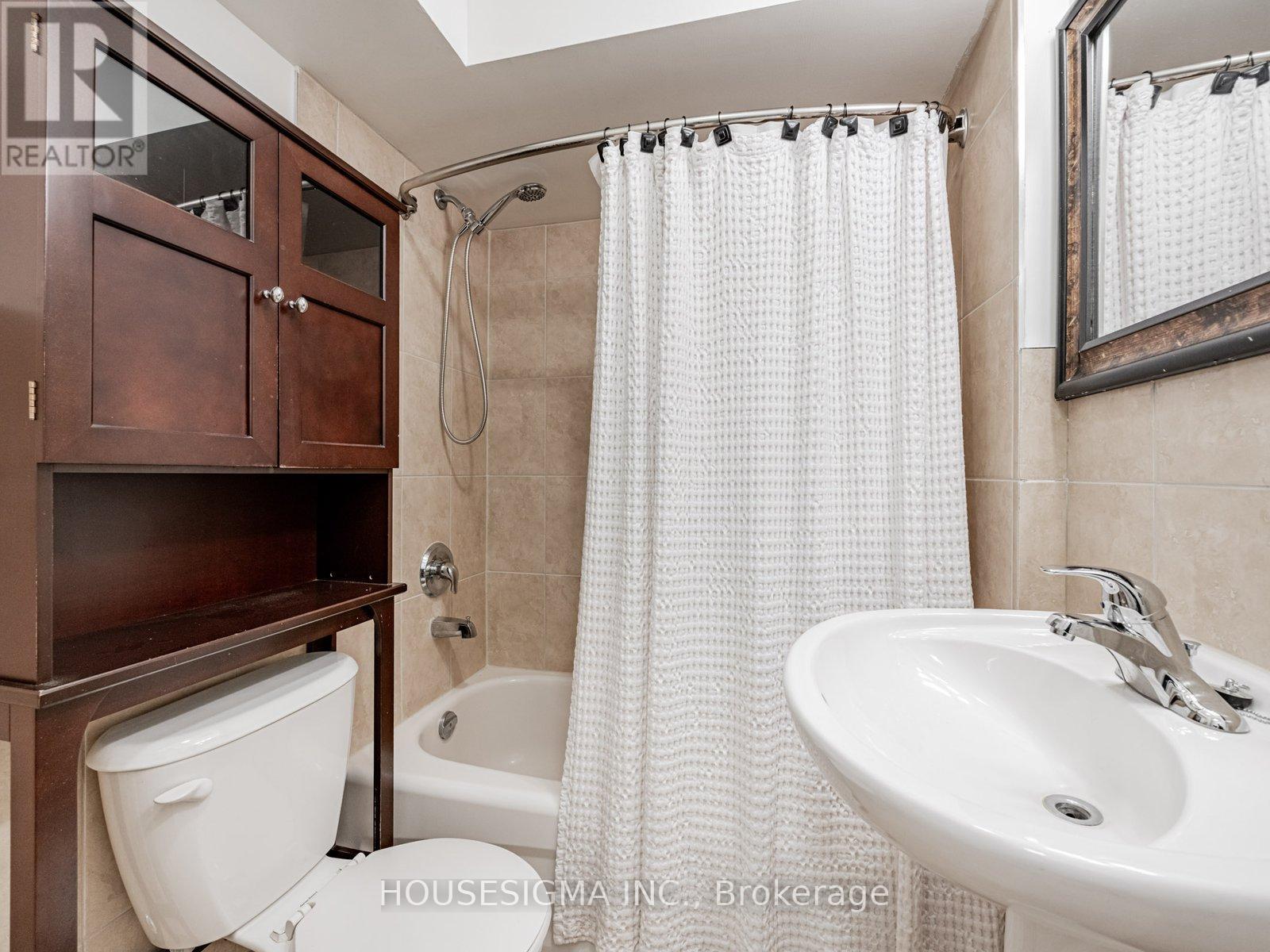 Lower - 529 Crawford Street, Toronto, Ontario  M6G 3J9 - Photo 9 - C12589282