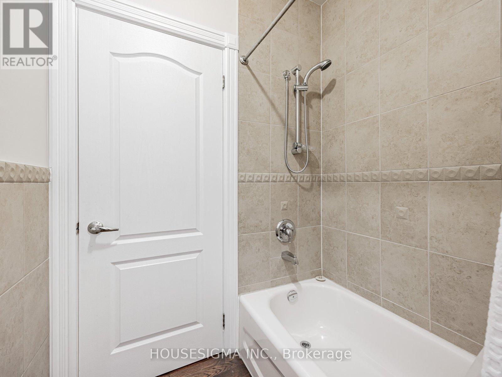 Upper - 529 Crawford Street, Toronto, Ontario  M6G 3J9 - Photo 13 - C12589284