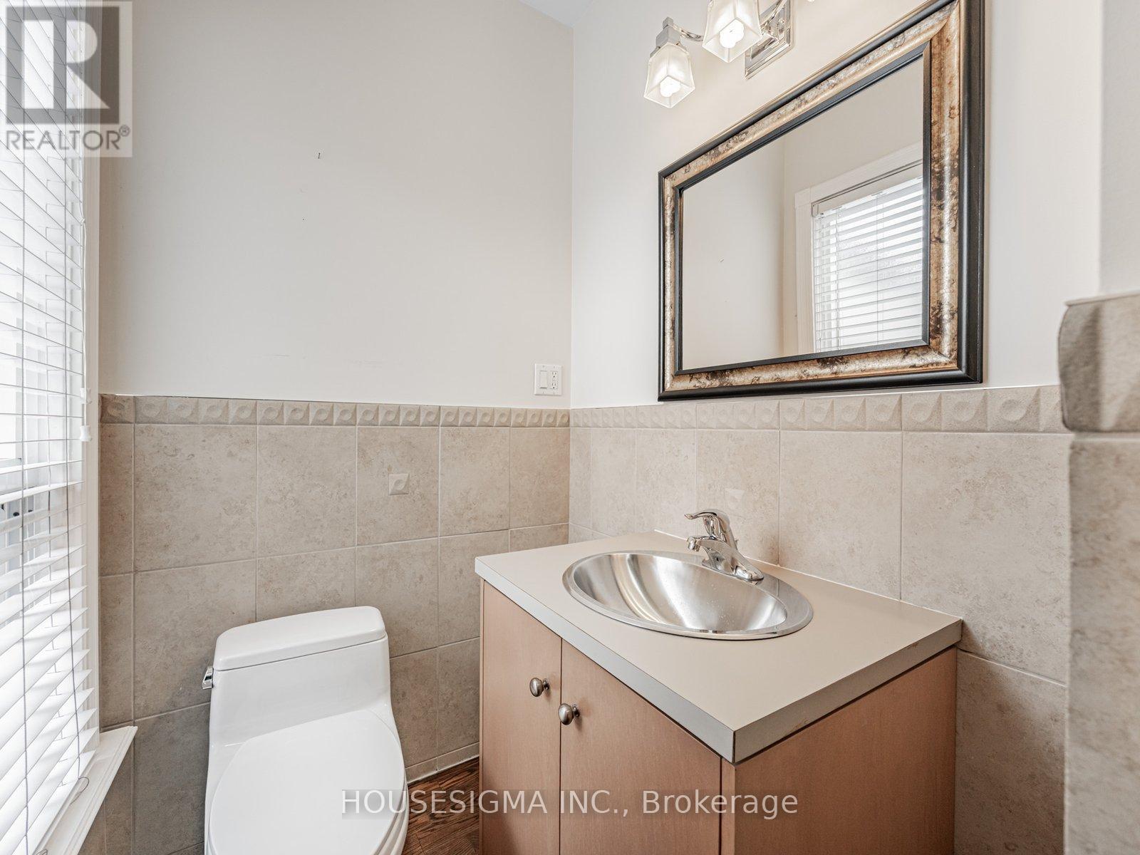 Upper - 529 Crawford Street, Toronto, Ontario  M6G 3J9 - Photo 14 - C12589284