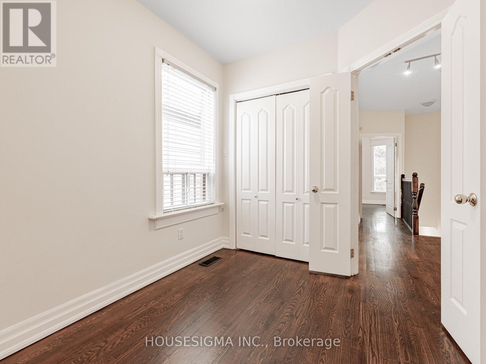 Upper - 529 Crawford Street, Toronto, Ontario  M6G 3J9 - Photo 15 - C12589284