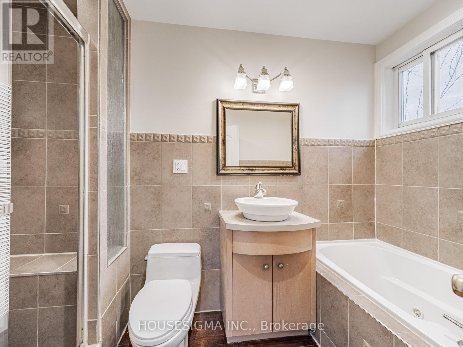 Upper - 529 Crawford Street, Toronto, Ontario  M6G 3J9 - Photo 22 - C12589284