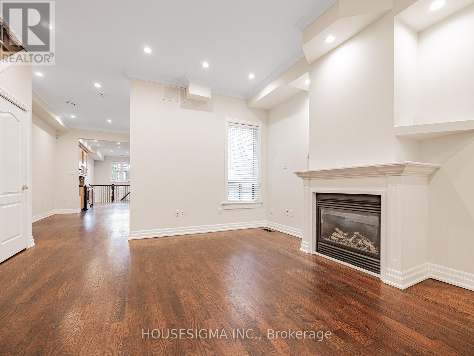 Upper - 529 Crawford Street, Toronto, Ontario  M6G 3J9 - Photo 4 - C12589284