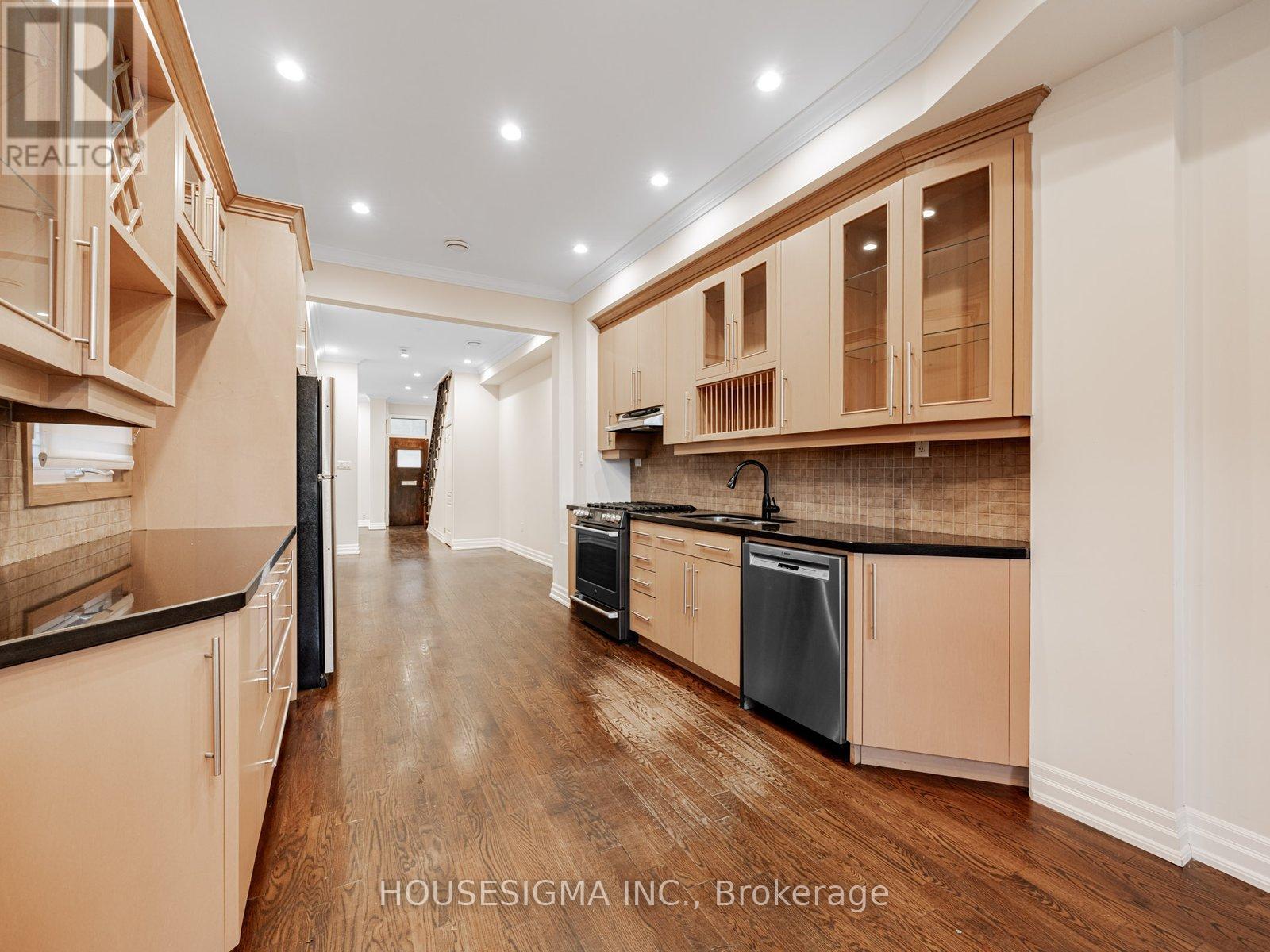 Upper - 529 Crawford Street, Toronto, Ontario  M6G 3J9 - Photo 6 - C12589284