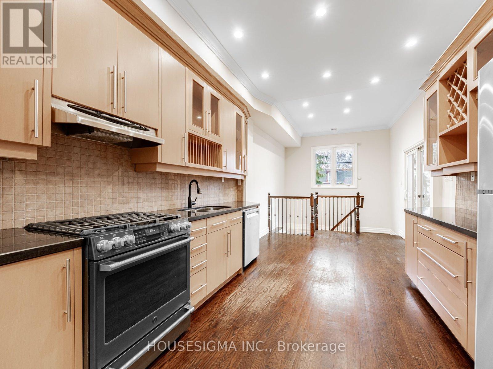 Upper - 529 Crawford Street, Toronto, Ontario  M6G 3J9 - Photo 7 - C12589284