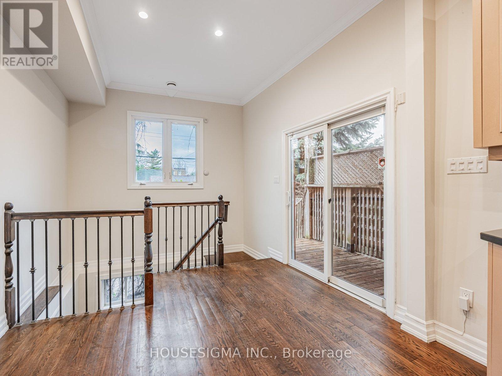 Upper - 529 Crawford Street, Toronto, Ontario  M6G 3J9 - Photo 9 - C12589284