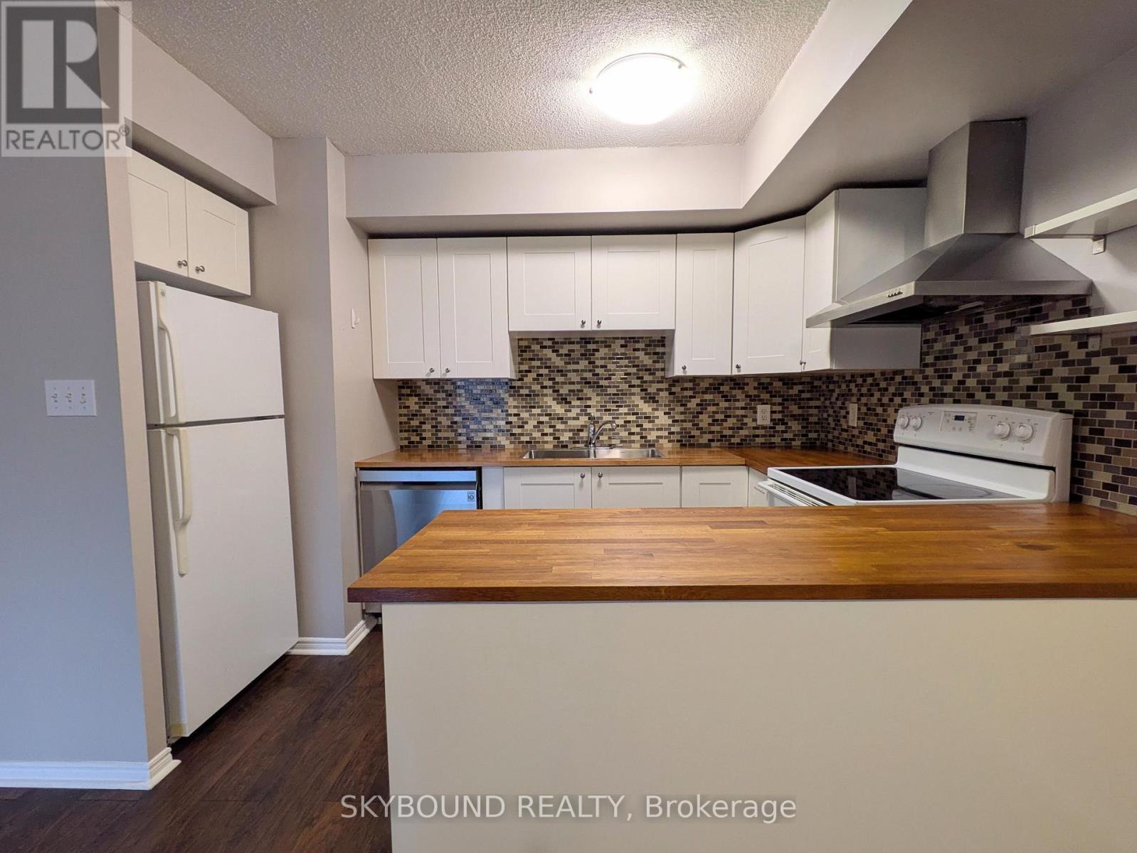 2201 - 25 The Esplanade, Toronto, Ontario  M5E 1W5 - Photo 10 - C12589304