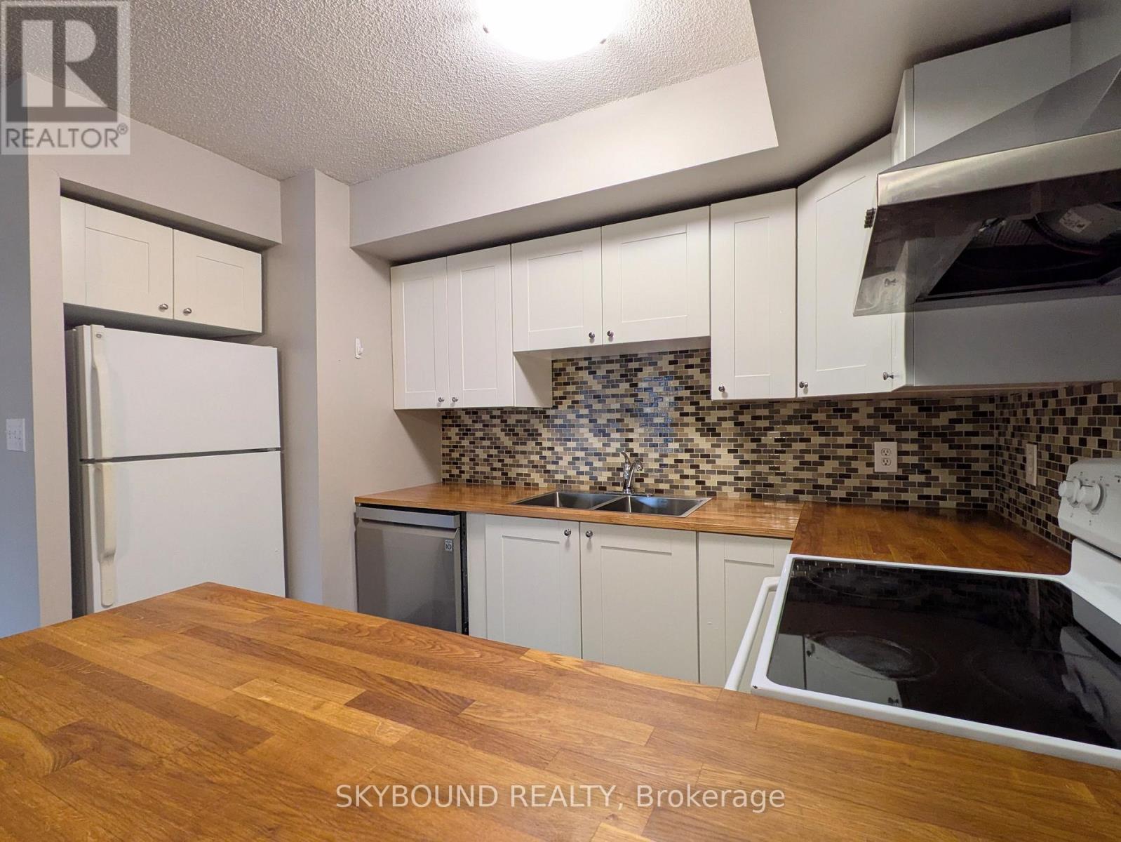 2201 - 25 The Esplanade, Toronto, Ontario  M5E 1W5 - Photo 11 - C12589304