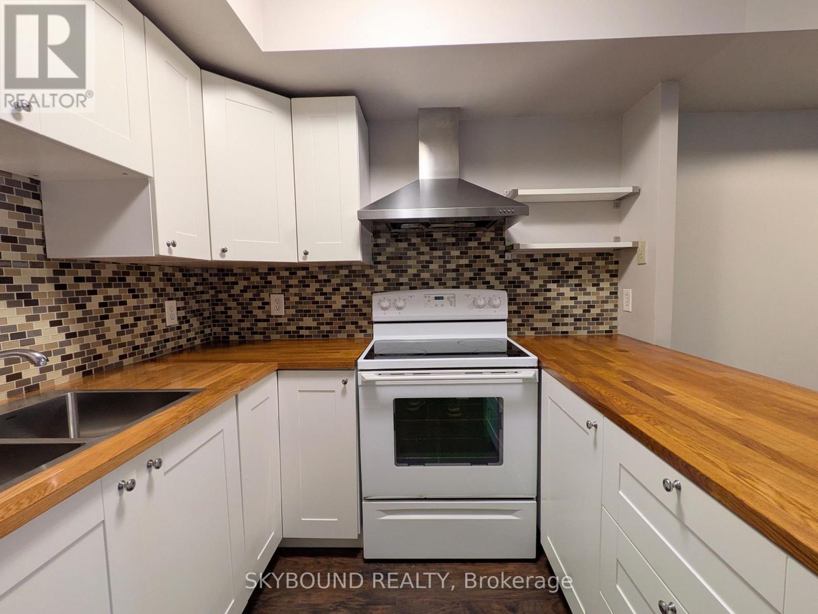 2201 - 25 The Esplanade, Toronto, Ontario  M5E 1W5 - Photo 13 - C12589304