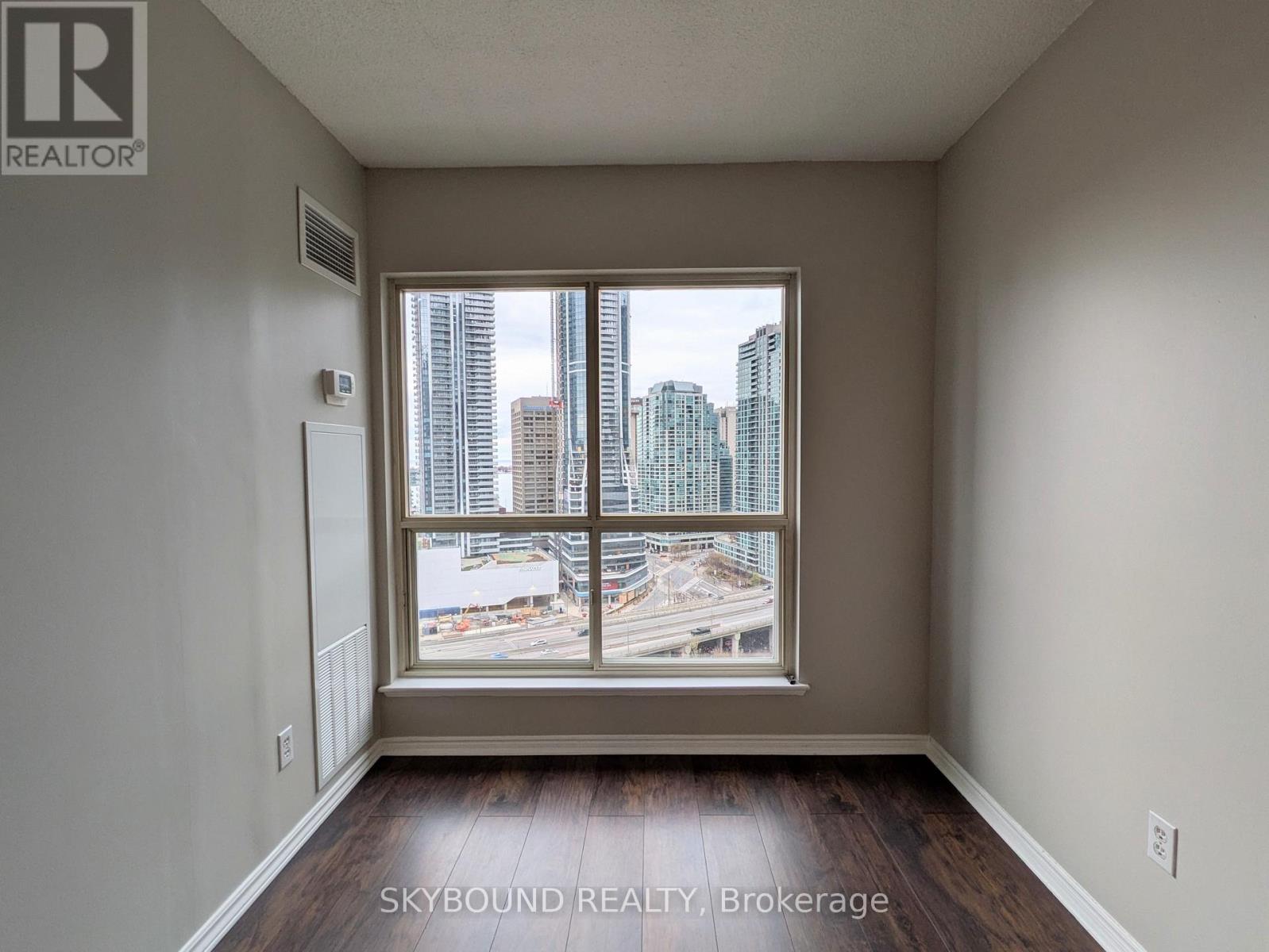 2201 - 25 The Esplanade, Toronto, Ontario  M5E 1W5 - Photo 17 - C12589304