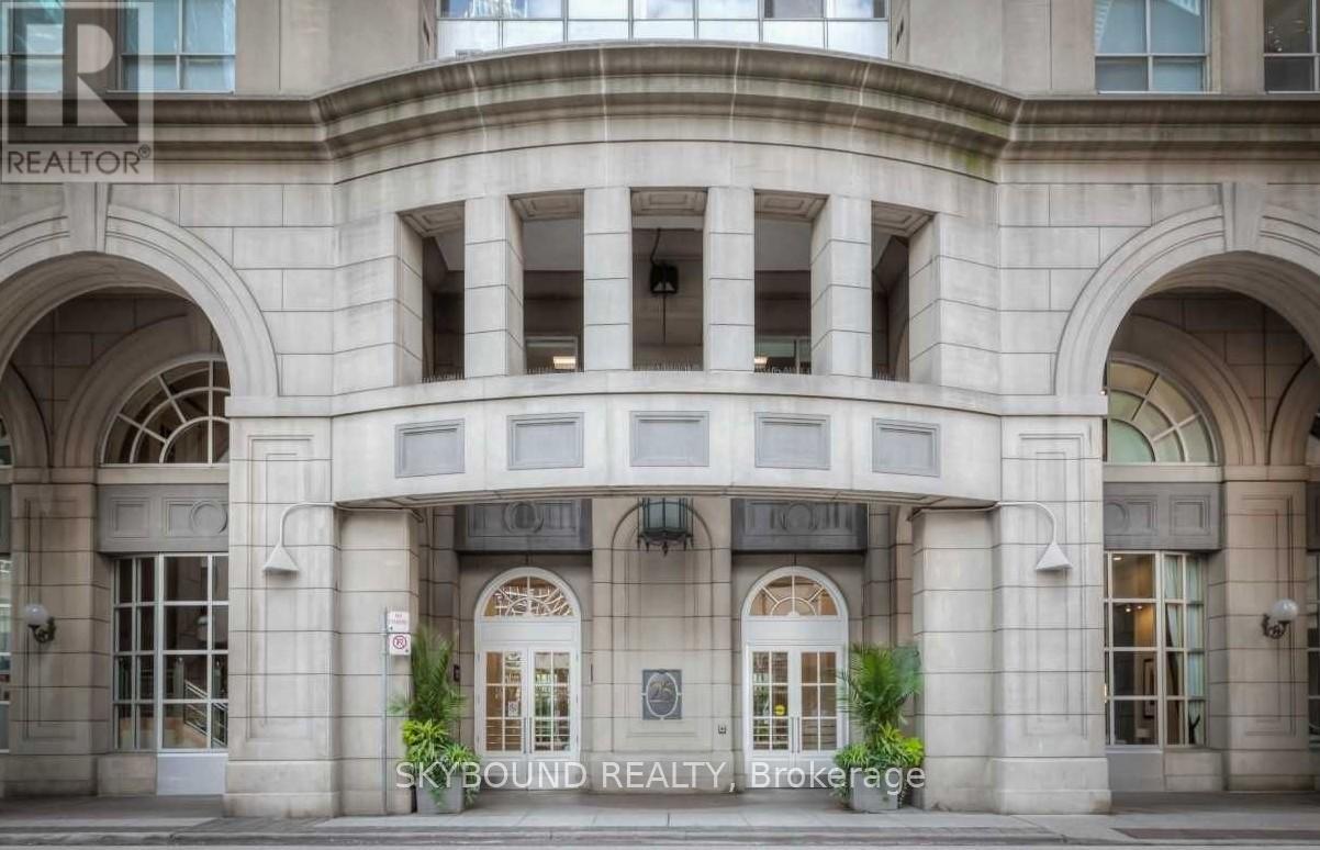 2201 - 25 The Esplanade, Toronto, Ontario  M5E 1W5 - Photo 2 - C12589304