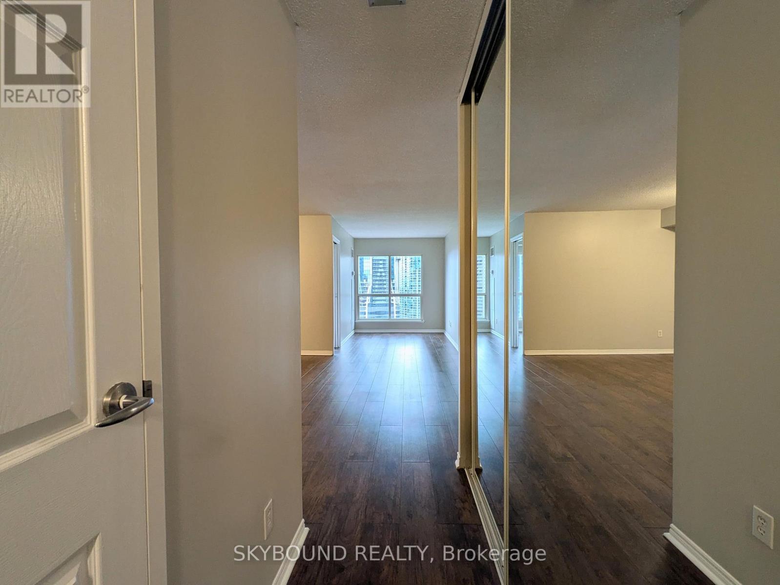 2201 - 25 The Esplanade, Toronto, Ontario  M5E 1W5 - Photo 3 - C12589304