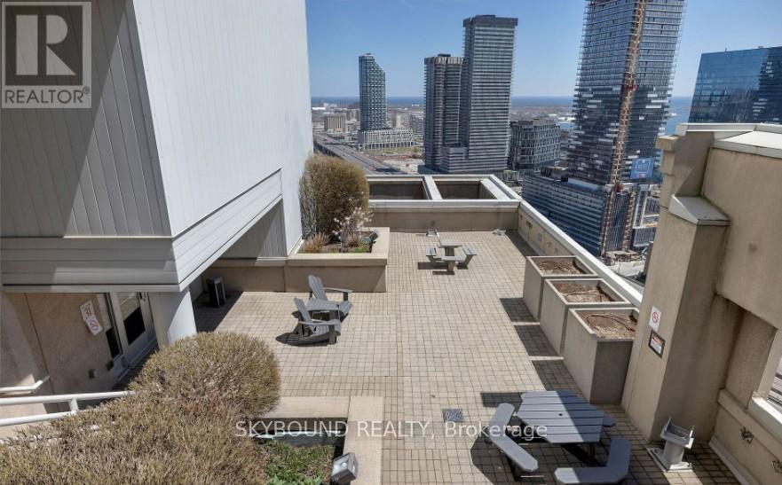 2201 - 25 The Esplanade, Toronto, Ontario  M5E 1W5 - Photo 32 - C12589304