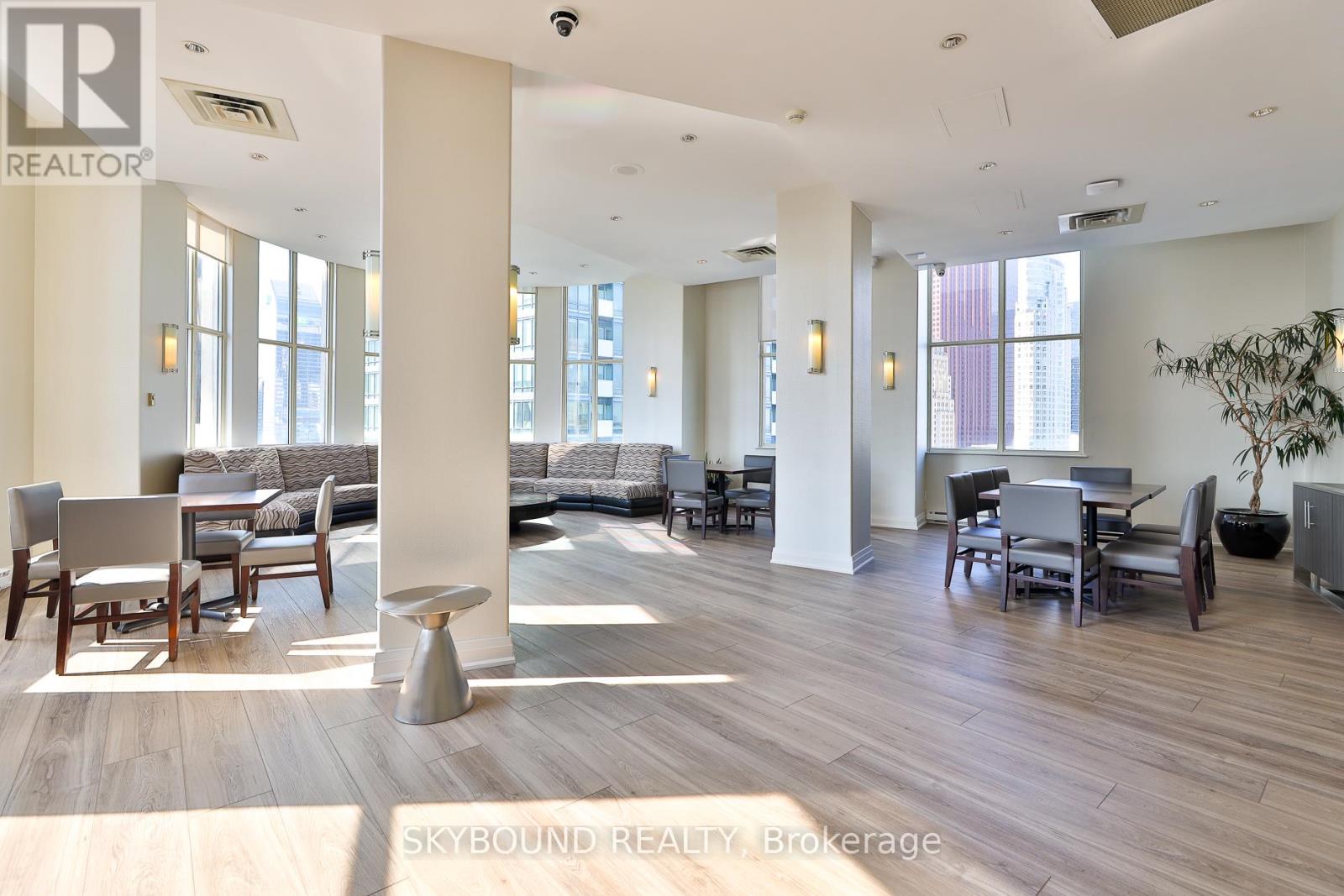 2201 - 25 The Esplanade, Toronto, Ontario  M5E 1W5 - Photo 34 - C12589304