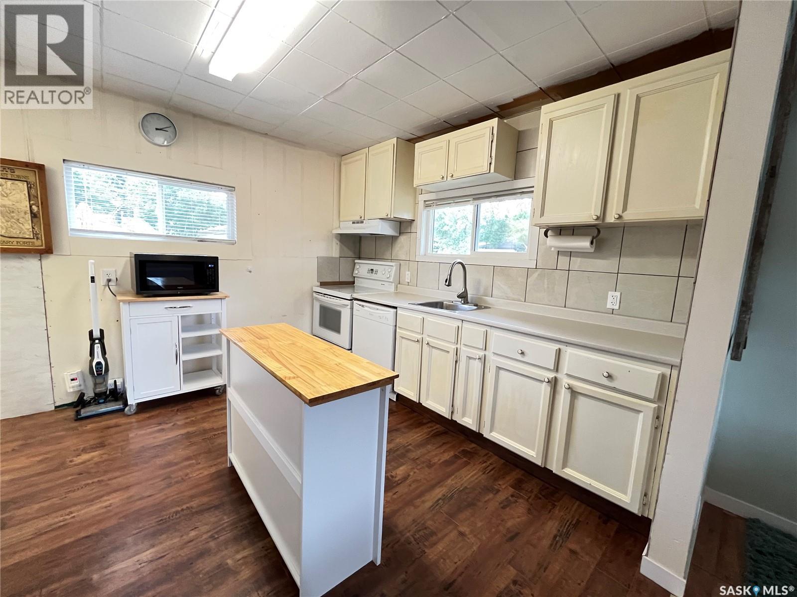 408 Maple Street, Maple Creek, Saskatchewan  S0N 1N0 - Photo 9 - SK024947