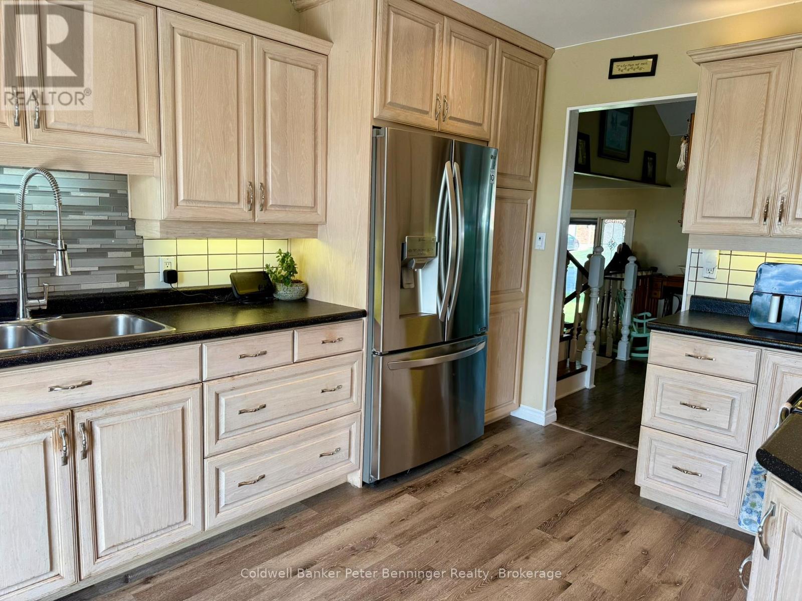 77 2nd Street Crescent, Hanover, Ontario N4N 3K3 - Photo 4 - X12207623