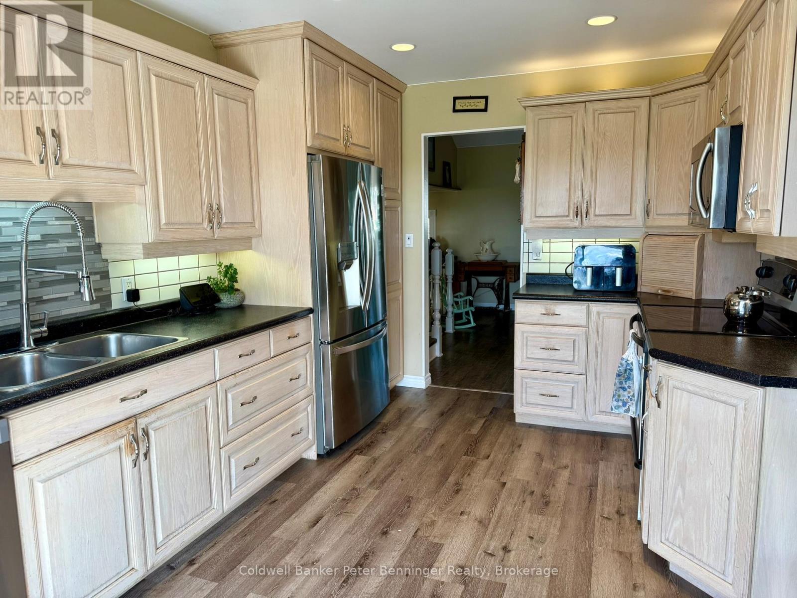 77 2nd Street Crescent, Hanover, Ontario N4N 3K3 - Photo 5 - X12207623