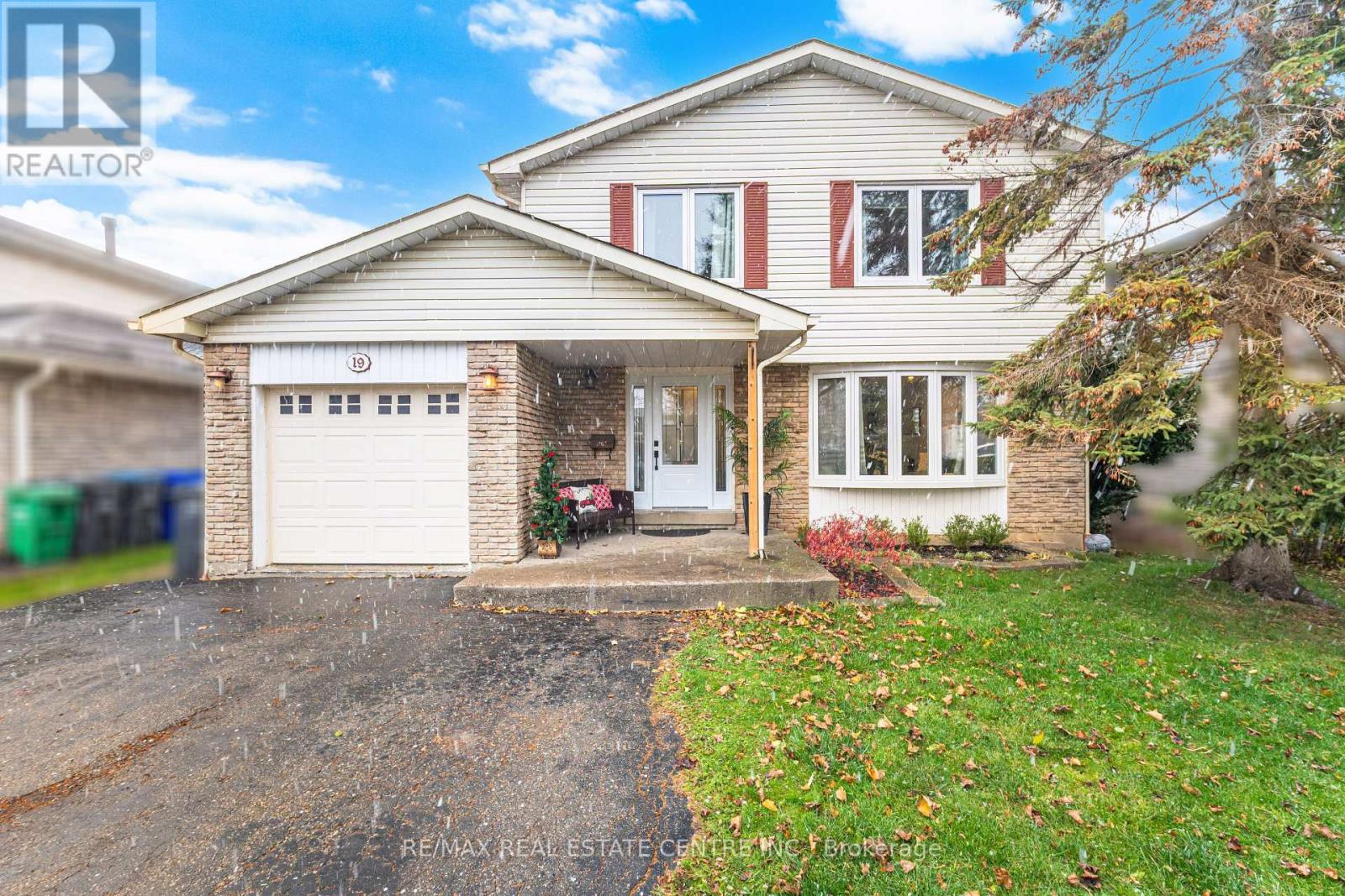 19 Jasper Crescent, Brampton, Ontario L6S 1W8 - Photo 2 - W12589270