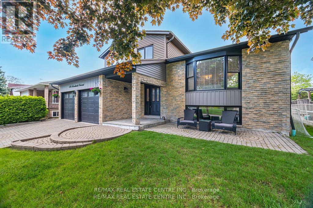 583 Moorelands Crescent, Milton, Ontario  L9T 4B3 - Photo 5 - W12589306