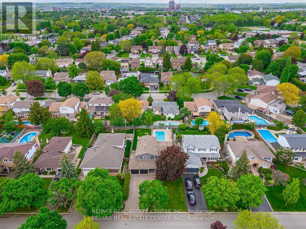 583 Moorelands Crescent, Milton, Ontario  L9T 4B3 - Photo 6 - W12589306