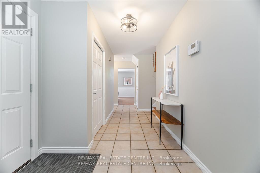 583 Moorelands Crescent, Milton, Ontario  L9T 4B3 - Photo 8 - W12589306